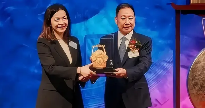 比创始人小21岁80后遗孀百亿套现离场，赤峰黄金“嫁”入“金王”