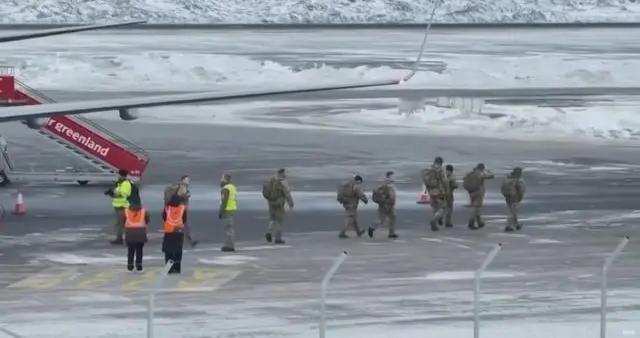 八国联合驻军格陵兰，德国打了退堂鼓，外媒：美国动用关税武器