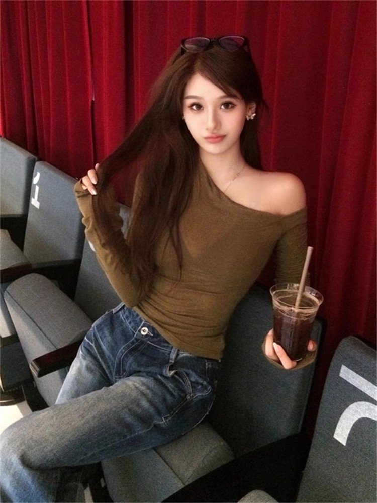 法式一字肩镂空修身上衣女早春新款小个子c