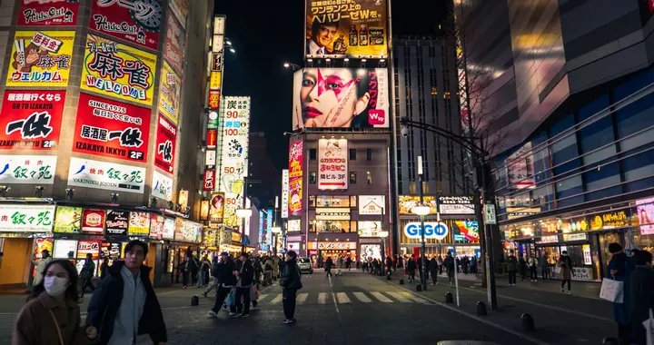 苹果终于堕落了，iOS 26 系统 APP 将加入广告