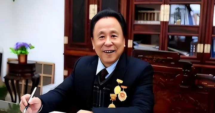 湖南“土皇帝”修建豪华庄园“选妃”，睡觉翻牌，最小情人00后