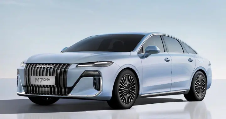 10万级家轿首选？荣威M7 DMH：大空间+终身质保，全维适配家庭出行