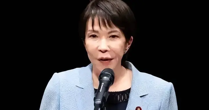 特朗普对日提要求，又戴高帽又讽刺，高市早苗差点失态，只能尬笑