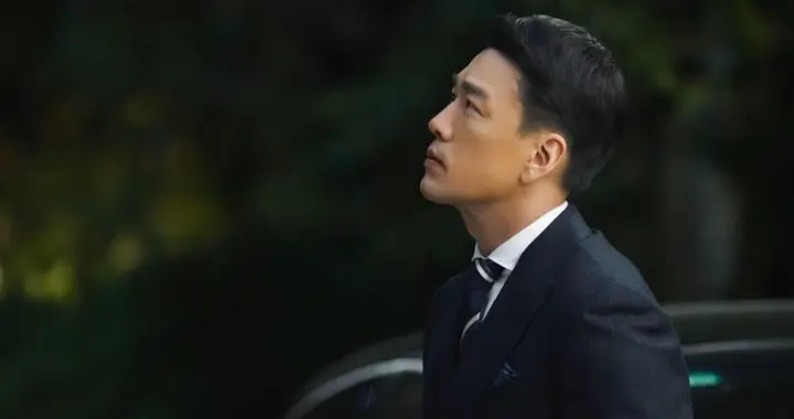 狂揽35亿元！3000元的爱步鞋，拿捏中年男人，被体制内买疯了！