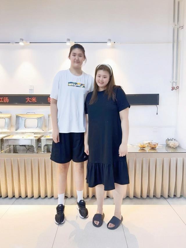 女篮新秀张子宇将来唯一的克星可能就是刘禹彤