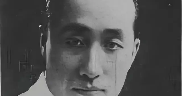 他苦追二嫂15年，当嫂子拿着百万离婚费投奔他时，他却说：只同居