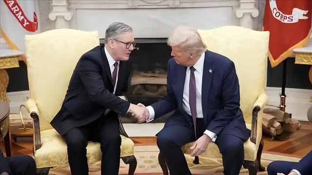 战鼓：盟友当场拆台，特朗普霍尔木兹布局再