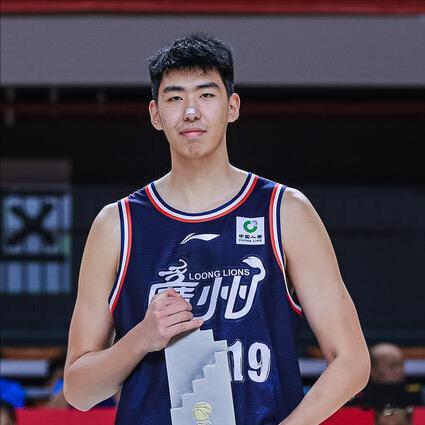 被郭士强冷落不撕破脸！吃过杜锋的亏，徐昕成CBA最清醒的年轻人