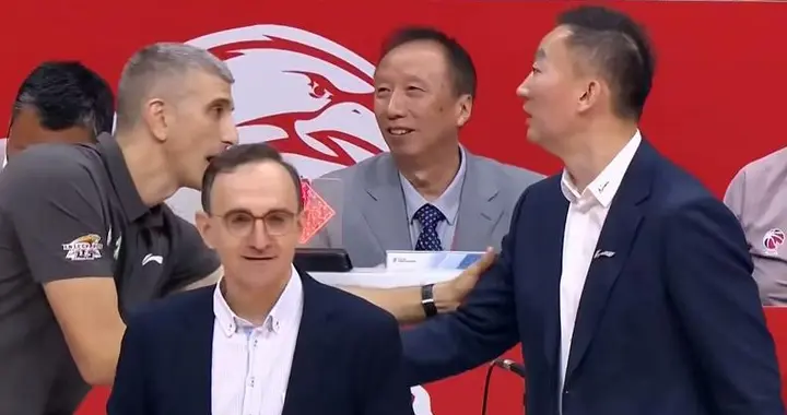 0-2！青岛男篮不敌辽篮，赛后三人被炮轰，顶薪合同怎么来的？