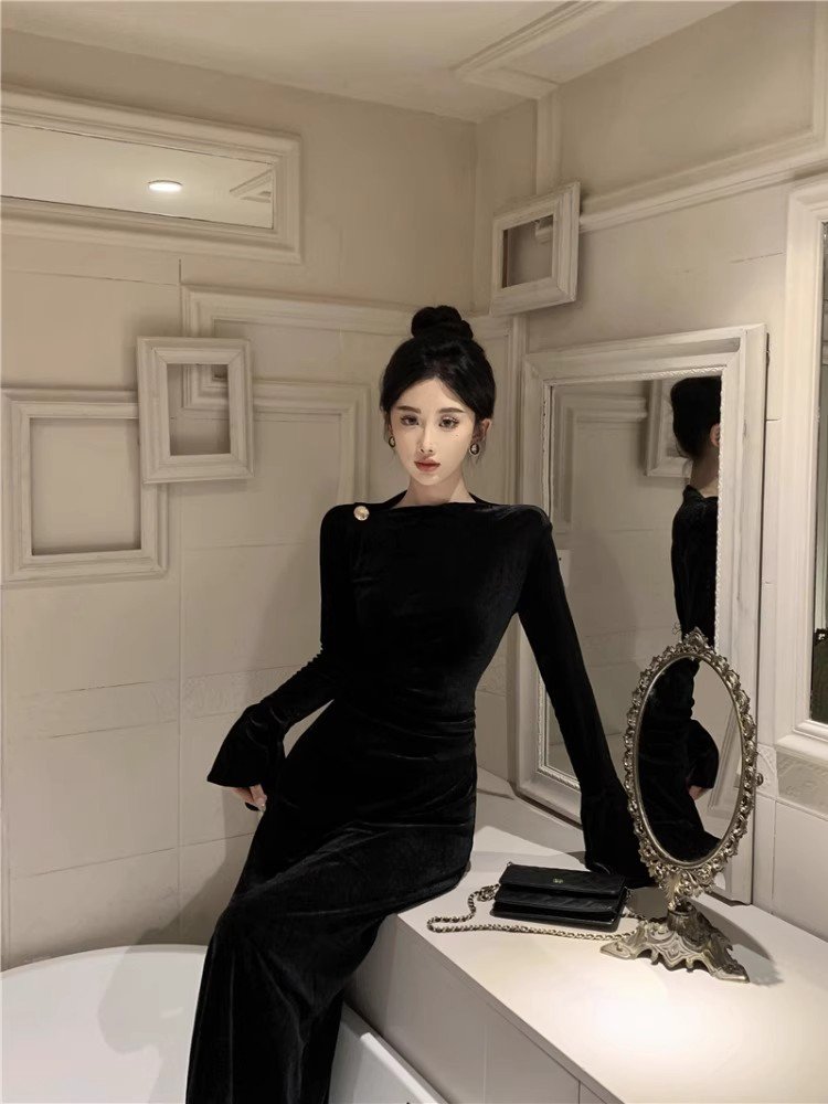 法式黑色丝绒长袖连衣裙女春秋季精致高端