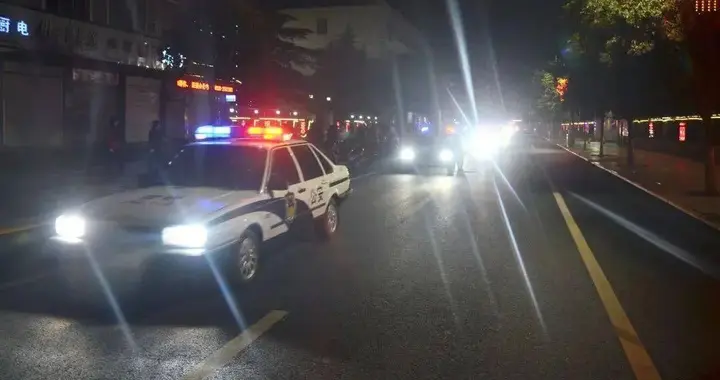 后车对你闪两下大灯是什么意思？怎么判断有没有恶意？