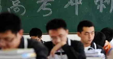 往年8月返校已成过去！广东新高三9月统一开学，家长却是两头犯难