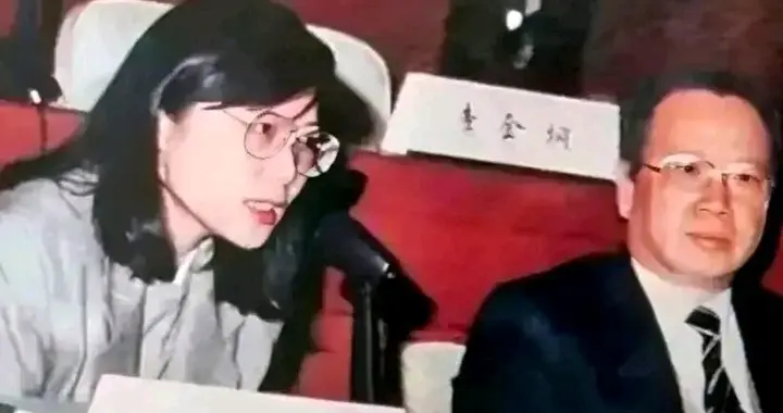 1998年，42岁的蔡英文随台湾出访团前往上海，前后反差为何如此大
