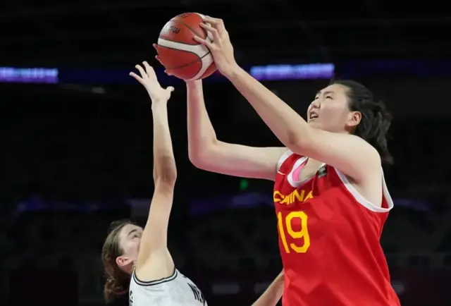 恭喜！中国女篮18岁新星崛起：夺全国冠军，当2米23女姚明绝配？