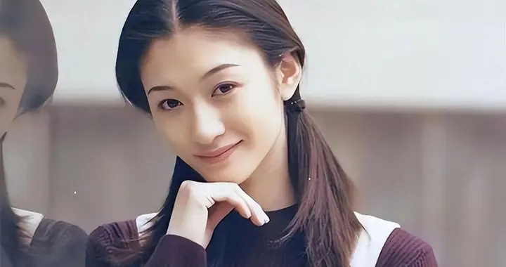 李小冉官宣离婚仅 1 天，三段旧情被重提，倪萍那句 "没脑子" 应验了