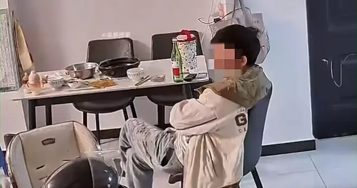 女子家中跌倒丈夫冷眼旁观后续！女子:离已婚，自己独自抚养4个娃