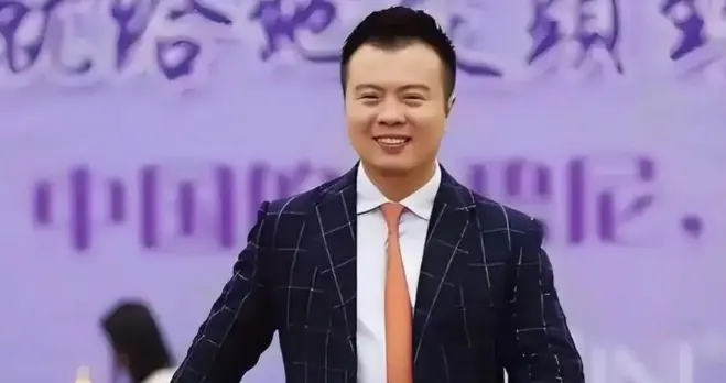 从杨涛鸣到张雪峰：相似套路下的心理博弈与商业逻辑