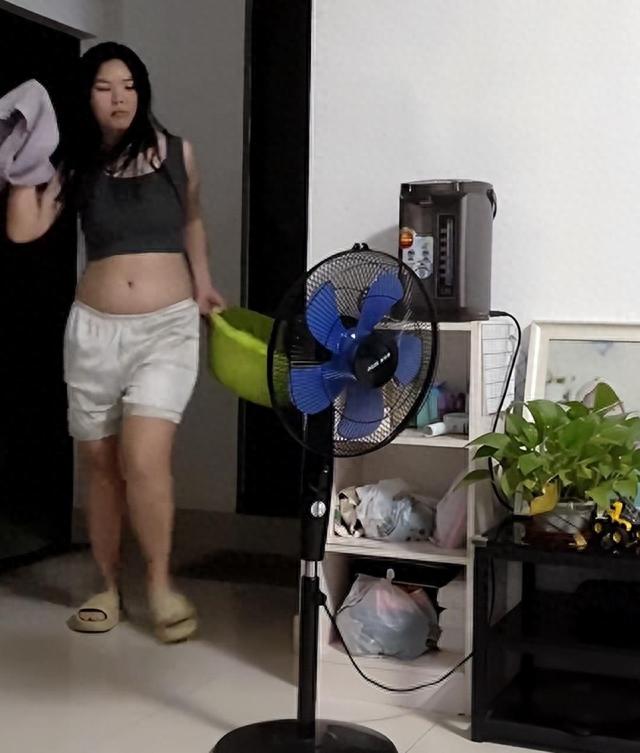 广东男子嫌老婆肚子有赘肉，让她减减肥：一晃一晃的，都没兴趣了