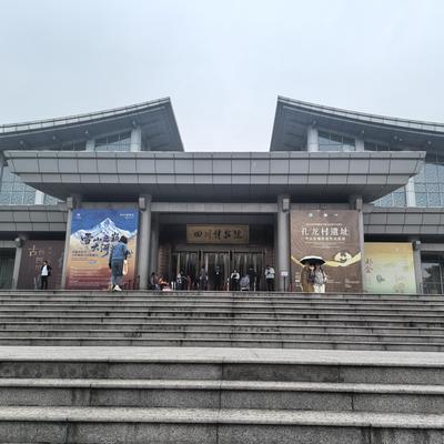 天山曹小白：《游四川博物院》 青铜礼器列