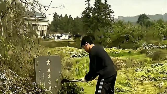 媒体人盈盈：江西九江，清明节，15岁男孩