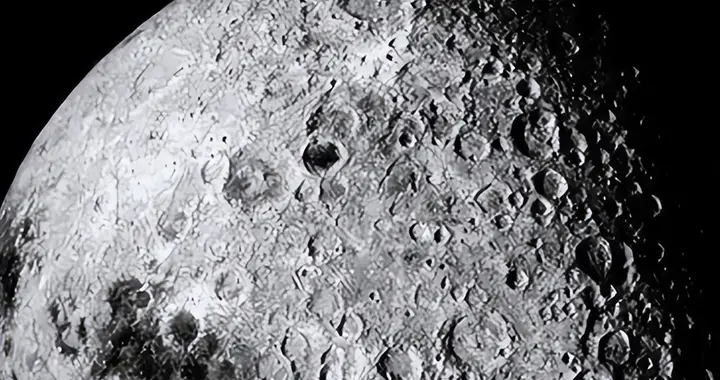 唐朝古籍里发现月亮的离奇记载：表面凹凸不平，有8万名专人维修