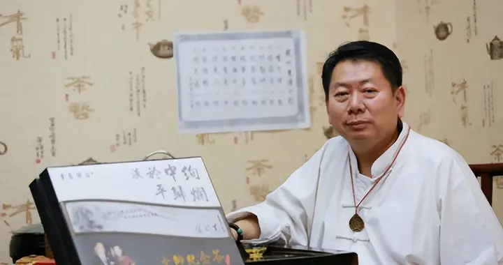 张作霖去世80年后，孙子回来为他扫墓，警告日本：中国人民不可欺