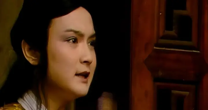 晴雯被撵时病重，宝玉就不能请个专人侍候她、照顾她吗？