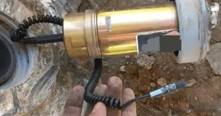 美军王牌钻地弹被伊朗缴获，核心机密全曝光，直接上手仿制