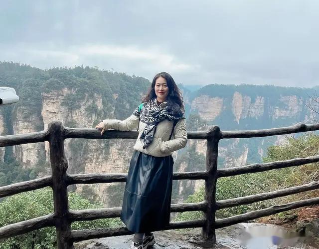 我是53岁的中年少女，就爱开车到处跑！