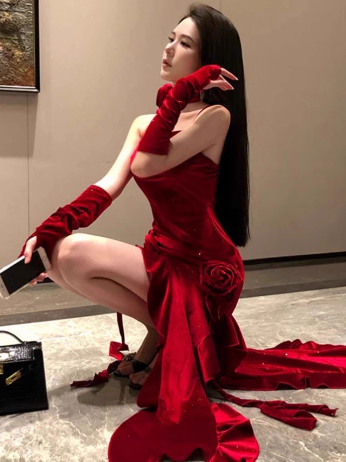 性感红色不规则丝绒吊带连衣裙女冬季圣诞穿
