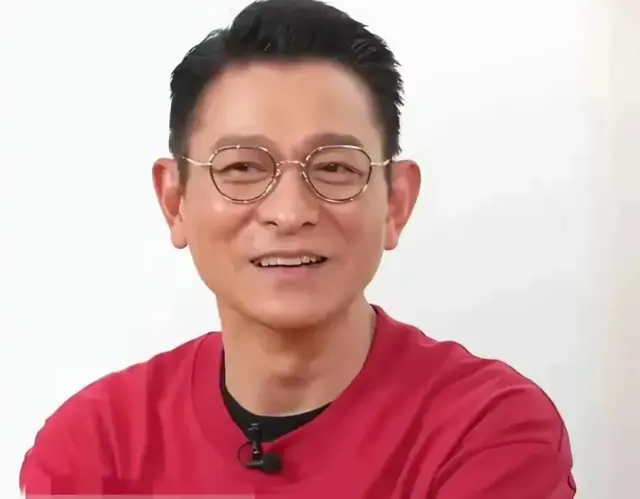 天王女儿“翻车式炫父”火出圈！13岁萌娃用实力“打脸现场”