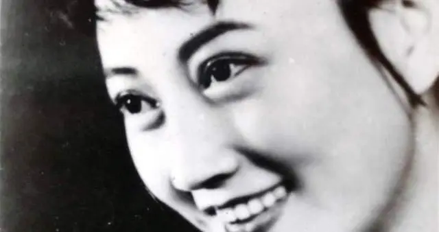 看着王晓棠年轻时的照片，原来是个绝代佳人啊，令人惊艳