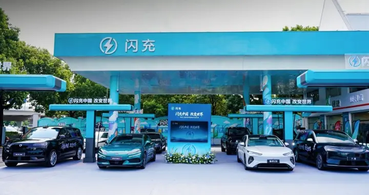 华东首个比亚迪闪充旗舰店开业，既能闪充补能，还有这些优秀体验