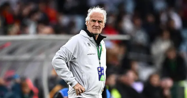 邵佳一击败世界杯新军，逼得库拉索帅位出现危机，怎么办？