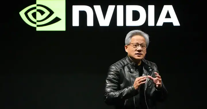 黄仁勋吹金融泡泡？5000亿算力信贷：是新基建，还是新一轮泡沫？