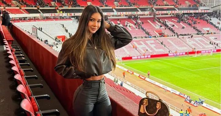 英超看台惊现抢镜模特，实为桑德兰后卫爱妻