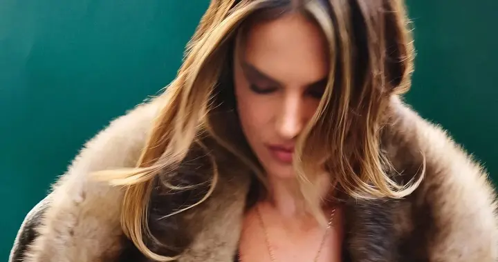 巴西超模安布罗西奥，伊斯坦布尔半岛酒店户外摄影