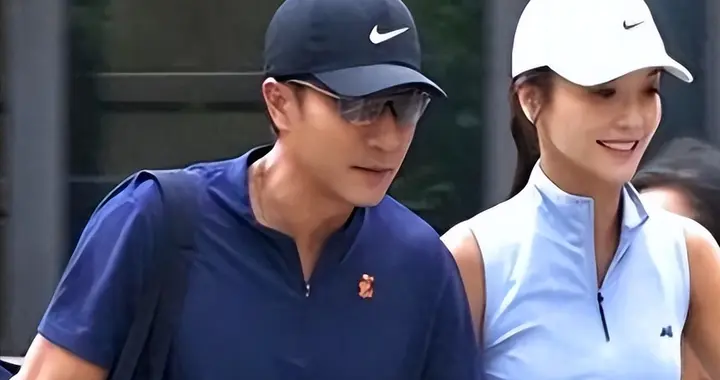 小糯米12岁近照曝光，身高快到1米7，父母陪伴差距看得人心酸