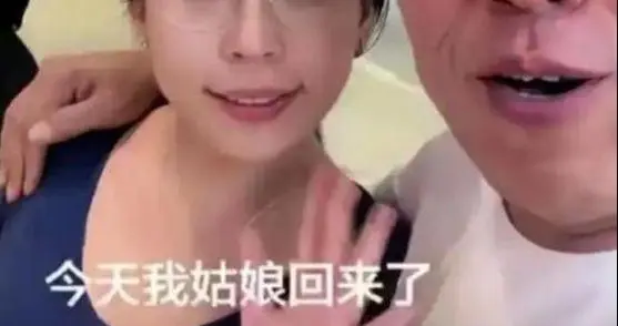 老爹机场炫富式“卖女”，网友一句话算清账：这买卖亏大了