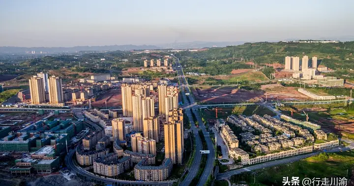 看了重庆地图才发现，江津可能是最幸运的城市：有长江，也有平地