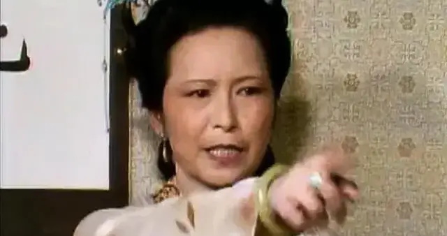 金钏儿投井王夫人赏了五十两银子；贾琏：太欺负人了！