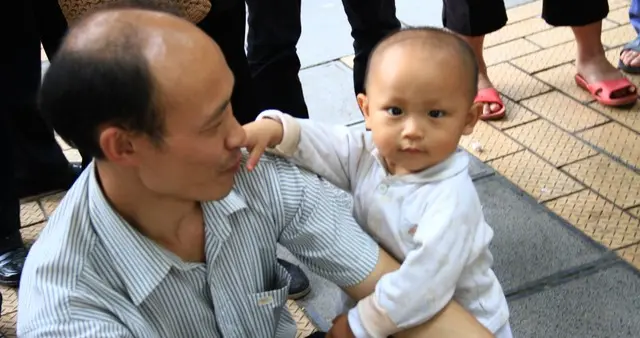 泪目！18岁自闭症儿子惊艳弹奏萧邦爸爸14年前为爱退圈，如今却说