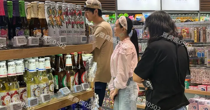 超市偶遇金莎和她的小老公还有婆婆金莎本人个子不矮婆媳关系融洽