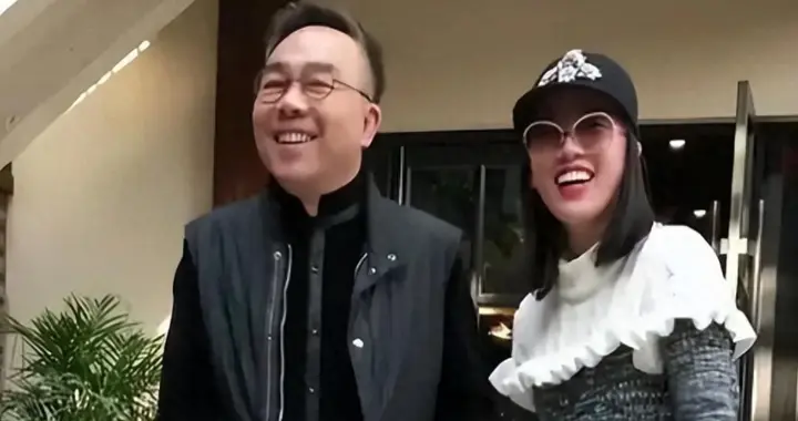 她是杨议现任女友，与杨议婚外情17年有个儿子，曾与正妻同住一屋
