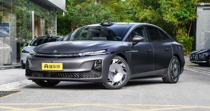 昊铂A800与智界S7对比，30万级中大型新能源旗舰怎么选？