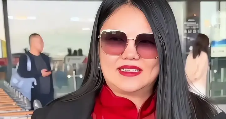 洗不白了！高调炫富的李湘再传“噩耗”，“底裤”被扒的干干净净