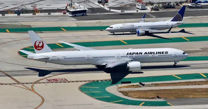 中方反制杀疯了！中日2200个航班被叫停，高市早苗做梦没想到