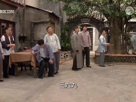 七十二家房客大院甘热闹吖？原来系丘富看八姑换衫。🤣🤣