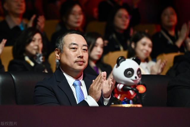 不是丢冠，不是挨批，新华社最新发声，刘国梁下课真正原因揭晓
