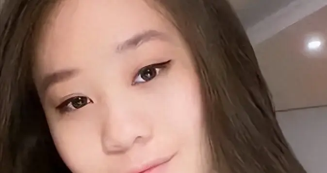 李思：我父亲是李连杰，我母亲是黄秋燕，继母对我不错但从小缺爱